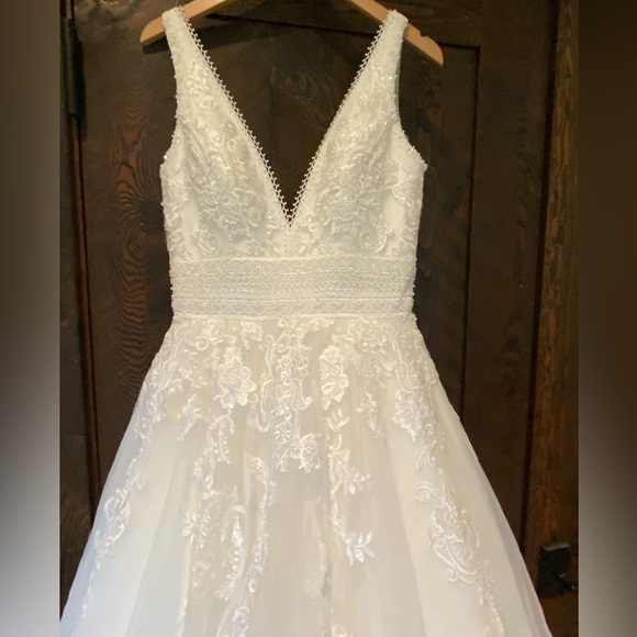 Justin Alexander Ballgown Wedding Dress - Picture 9 of 12